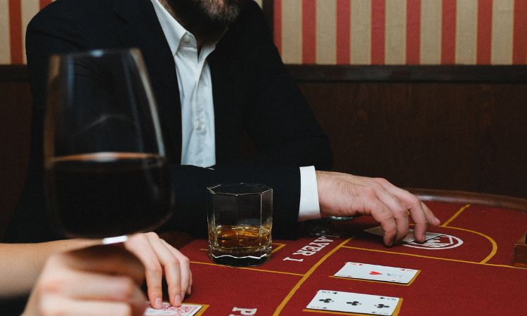 should-i-bet-banker-player-or-tie